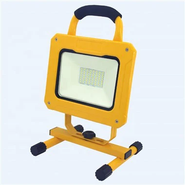 Oppladbart flomlys med stativ